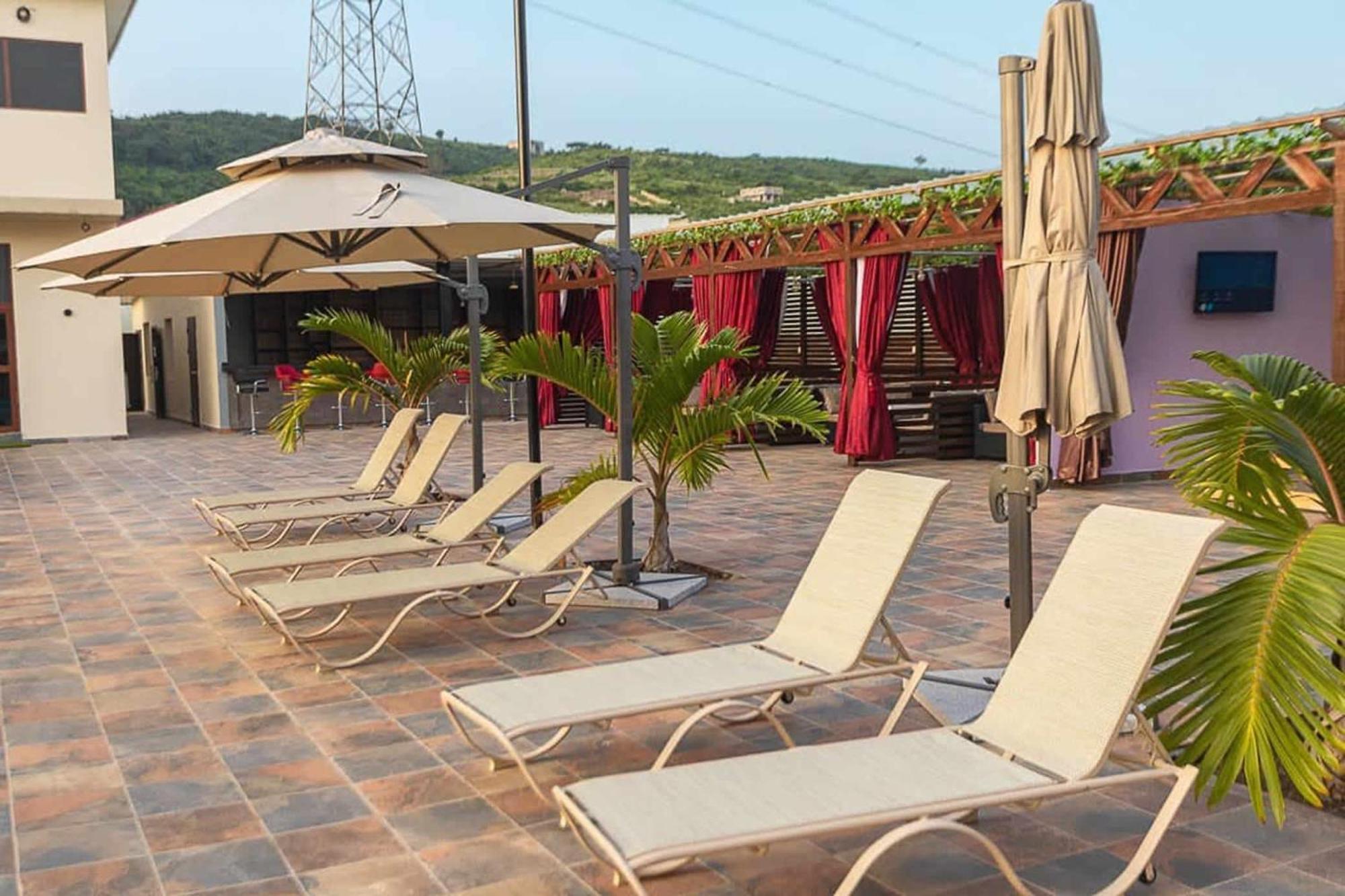 The Platinum Bay Hotel Birekuso Buitenkant foto