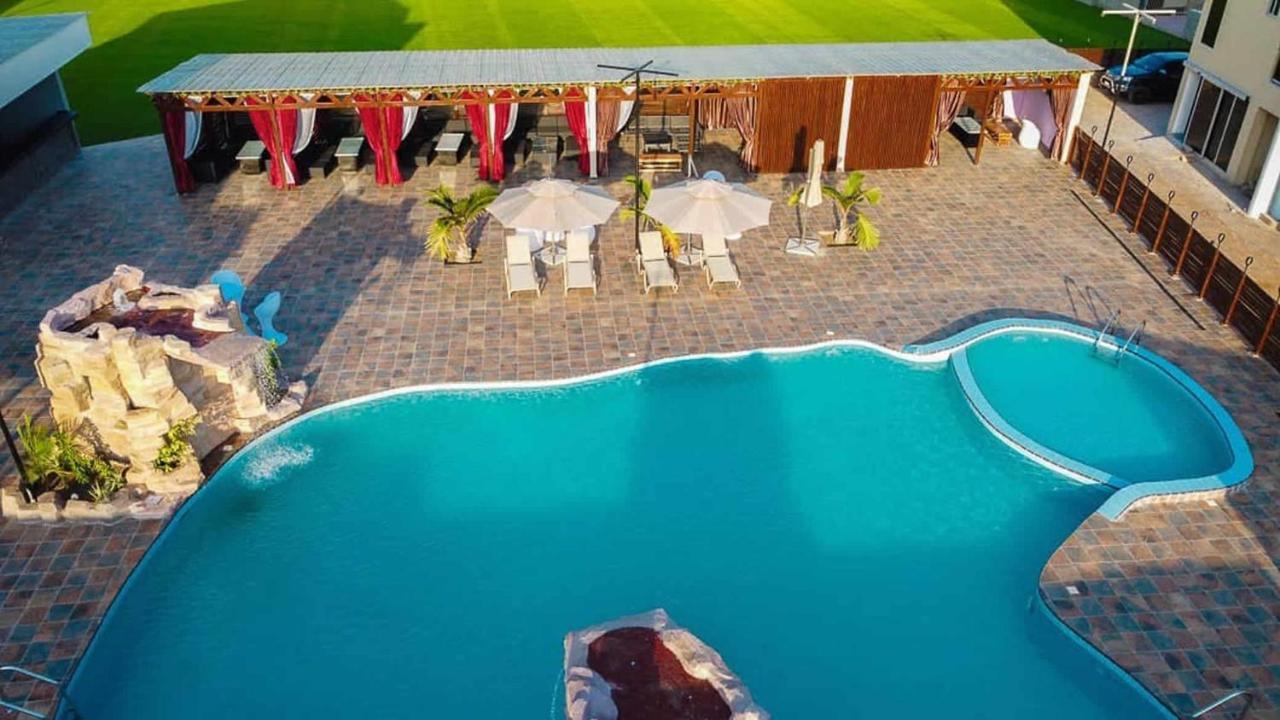 The Platinum Bay Hotel Birekuso Buitenkant foto